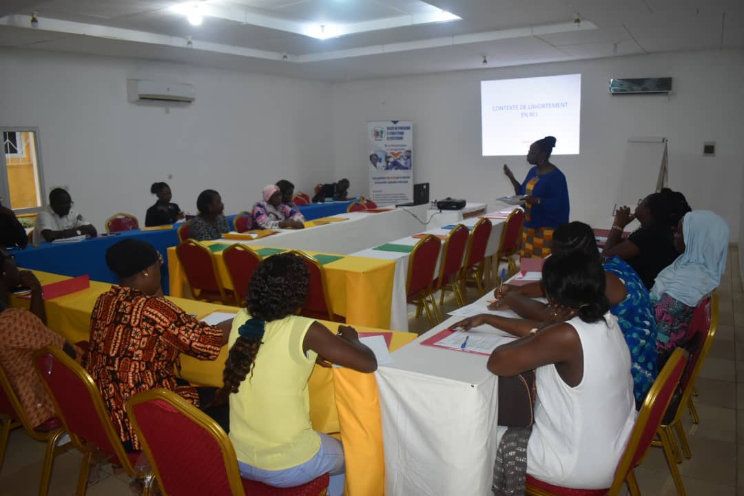 SOCOGI Training session for midwives on unsafe abortion